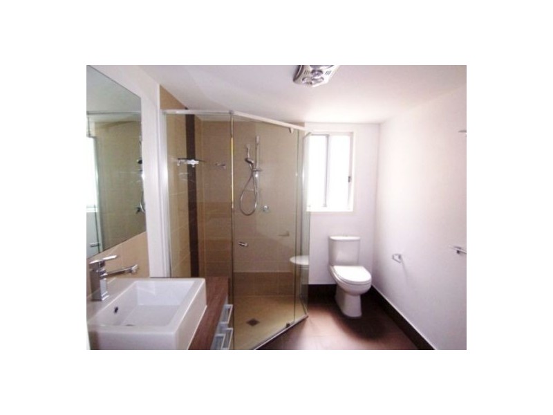 1/8 Walton Street, Southport QLD 4215