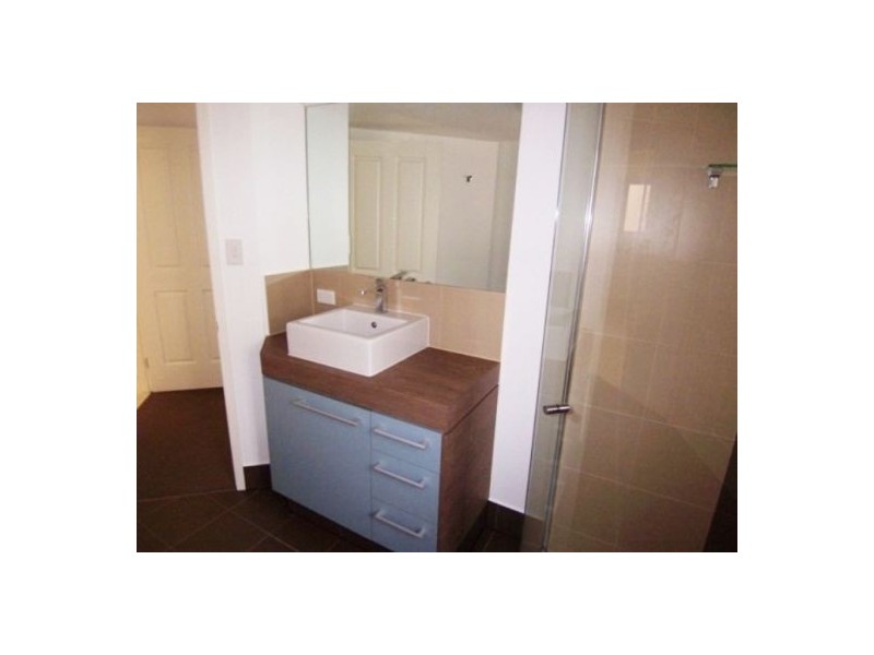 1/8 Walton Street, Southport QLD 4215