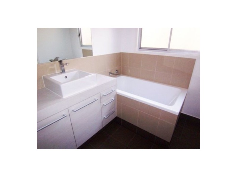 1/8 Walton Street, Southport QLD 4215