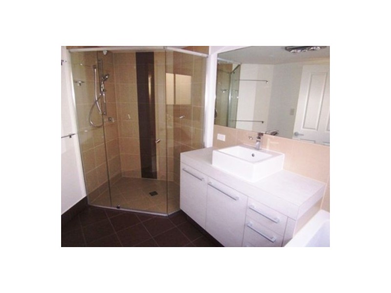 1/8 Walton Street, Southport QLD 4215