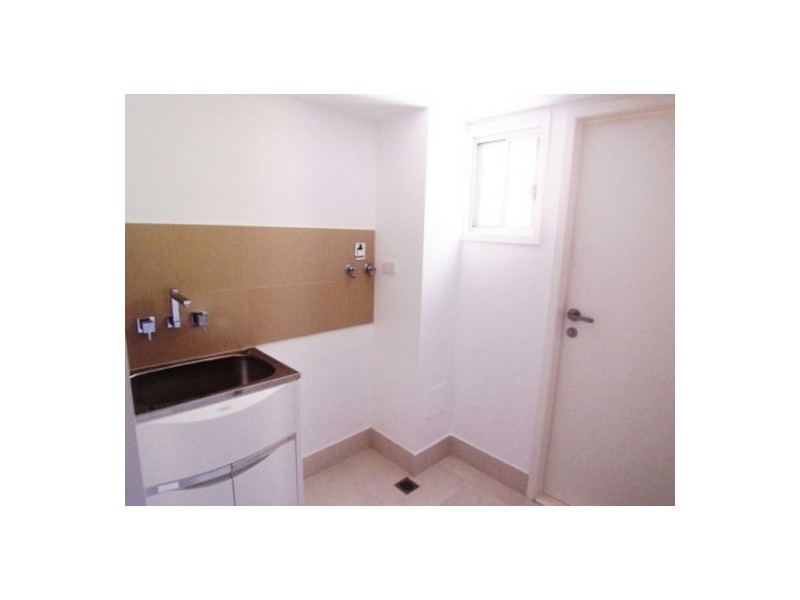 1/8 Walton Street, Southport QLD 4215