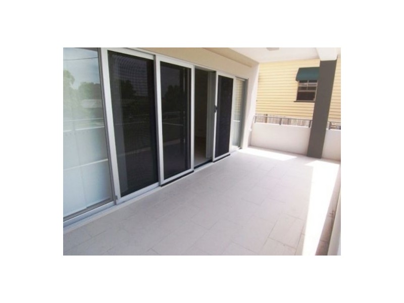 1/8 Walton Street, Southport QLD 4215