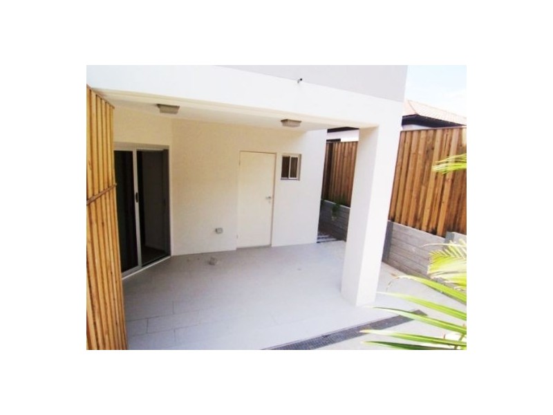 1/8 Walton Street, Southport QLD 4215