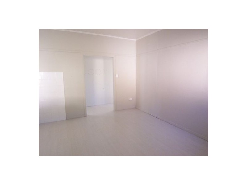 12 Fisher Ave, Southport QLD 4215