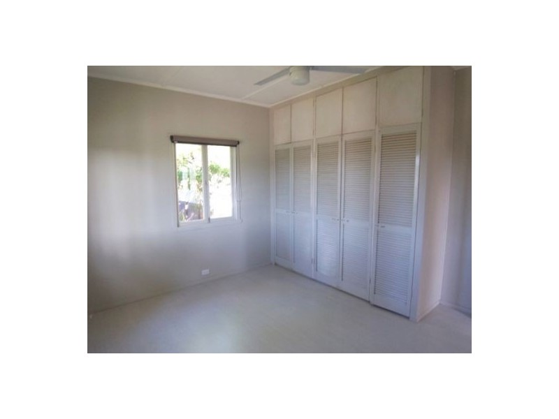 12 Fisher Ave, Southport QLD 4215