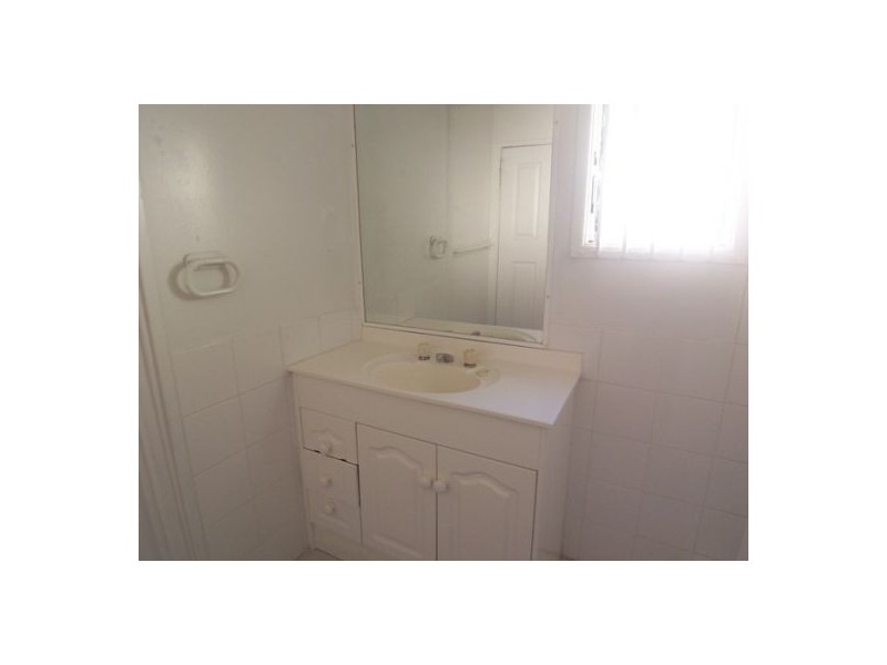 12 Fisher Ave, Southport QLD 4215