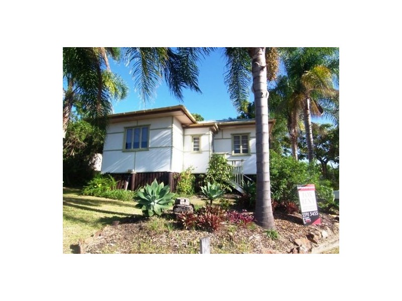 12 Fisher Ave, Southport QLD 4215
