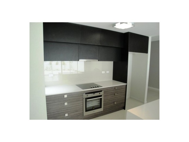 2/18 Drury Avenue, Southport QLD 4215