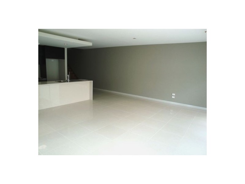 2/18 Drury Avenue, Southport QLD 4215