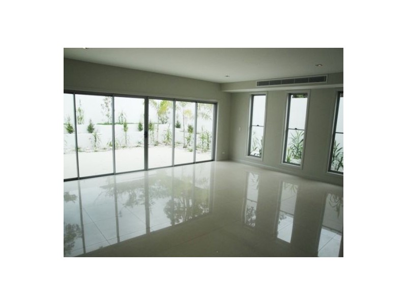 2/18 Drury Avenue, Southport QLD 4215