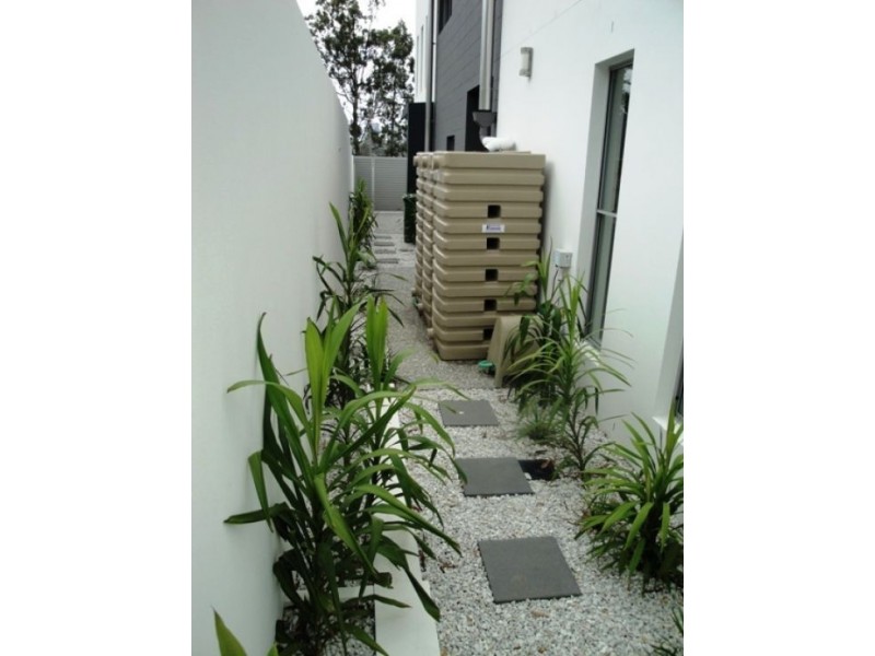 2/18 Drury Avenue, Southport QLD 4215