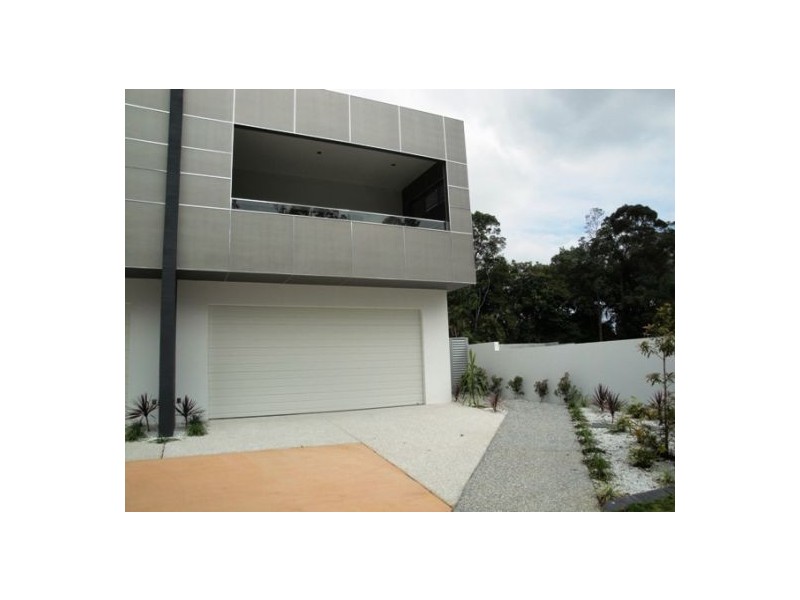 2/18 Drury Avenue, Southport QLD 4215