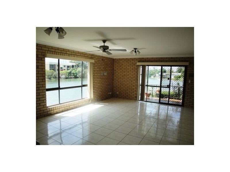 1/6 Tuesley Court, Southport QLD 4215