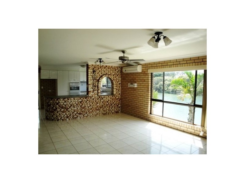 1/6 Tuesley Court, Southport QLD 4215
