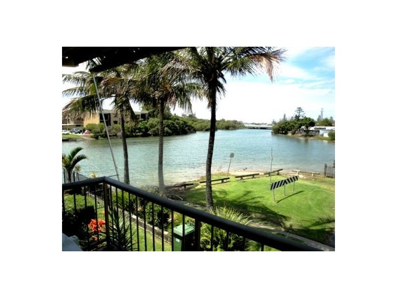 1/6 Tuesley Court, Southport QLD 4215