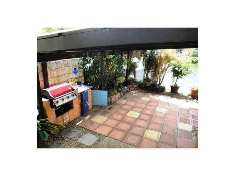 1/6 Tuesley Court, Southport QLD 4215