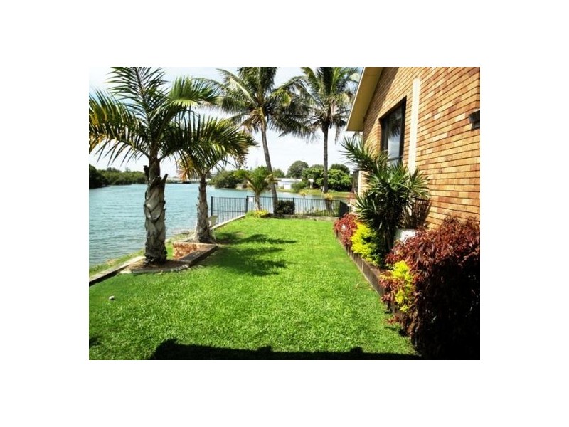1/6 Tuesley Court, Southport QLD 4215