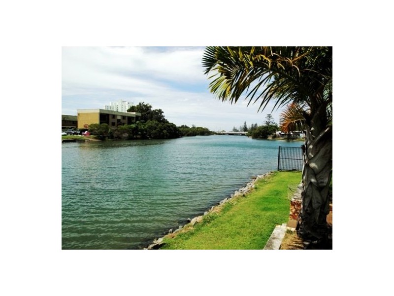 1/6 Tuesley Court, Southport QLD 4215