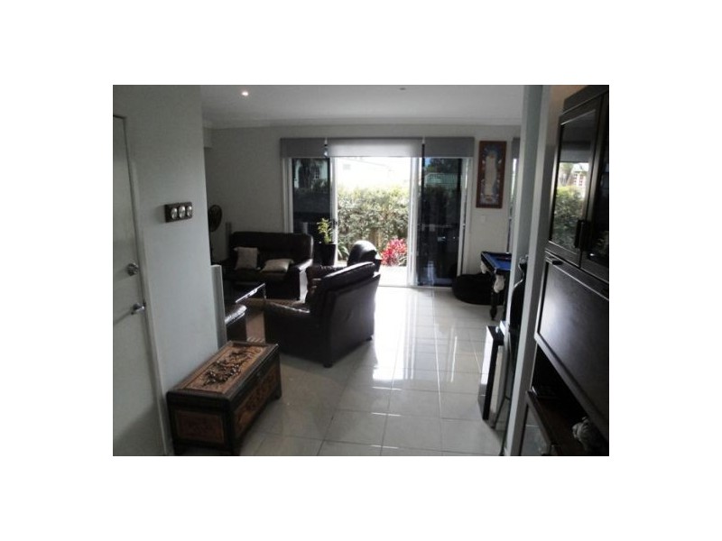 2/38 Government, Labrador QLD 4215