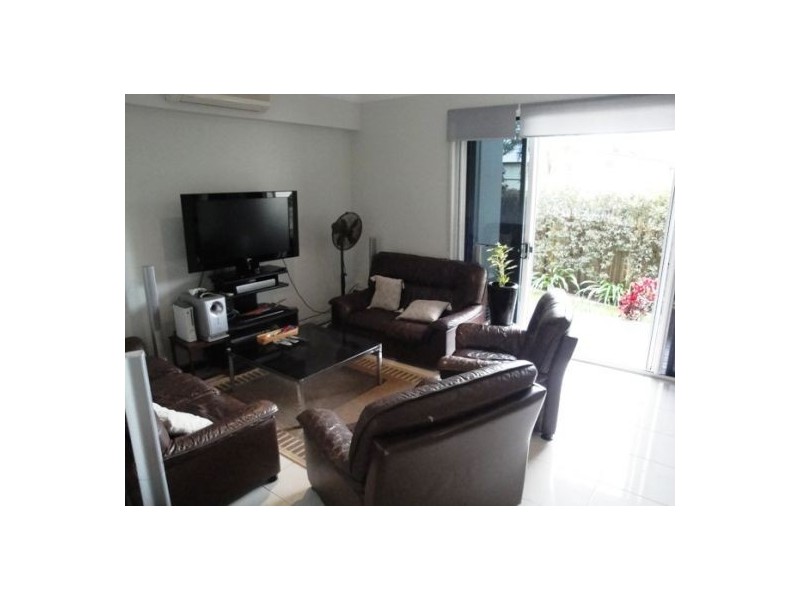 2/38 Government, Labrador QLD 4215