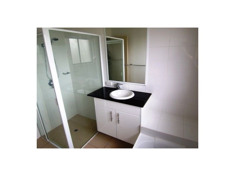 3/33 Harley Street, Labrador QLD 4215