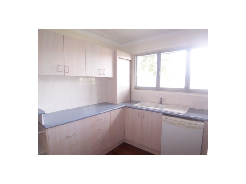 55 Kindra Avenue, Southport QLD 4215