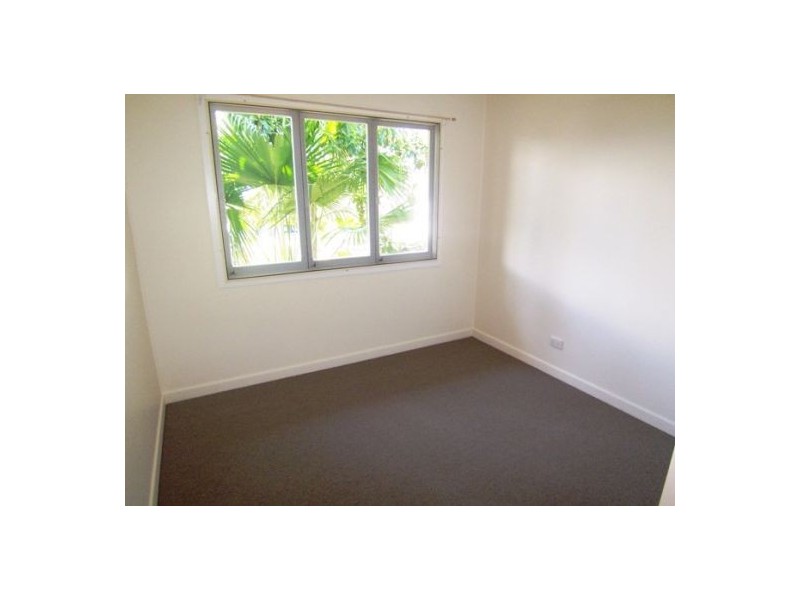 55 Kindra Avenue, Southport QLD 4215