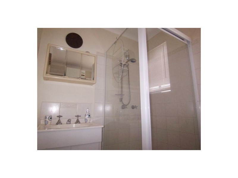 8/61 Frank Street, Labrador QLD 4215