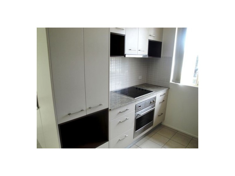 5/4-6 Locke Street, Southport QLD 4215