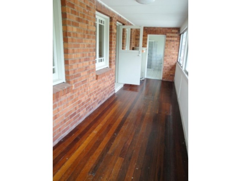 94 Eugaree Street, Southport QLD 4215