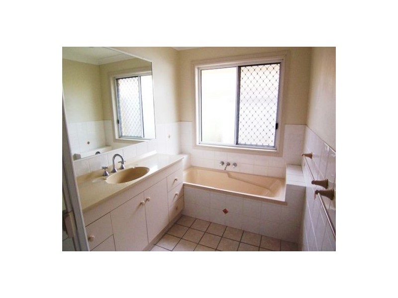 2 Naranja Crescent, Benowa QLD 4217