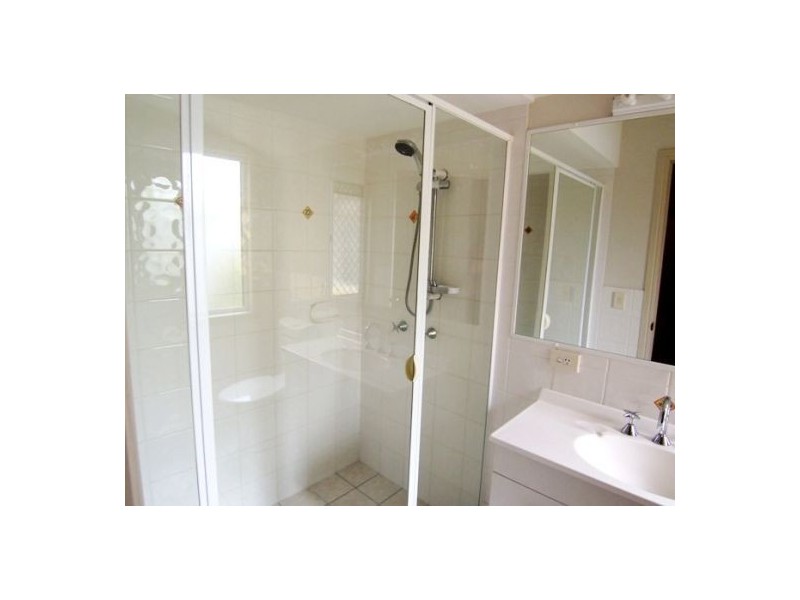 2 Naranja Crescent, Benowa QLD 4217