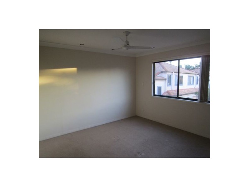 3/14 Terrigal Crescent, Southport QLD 4215