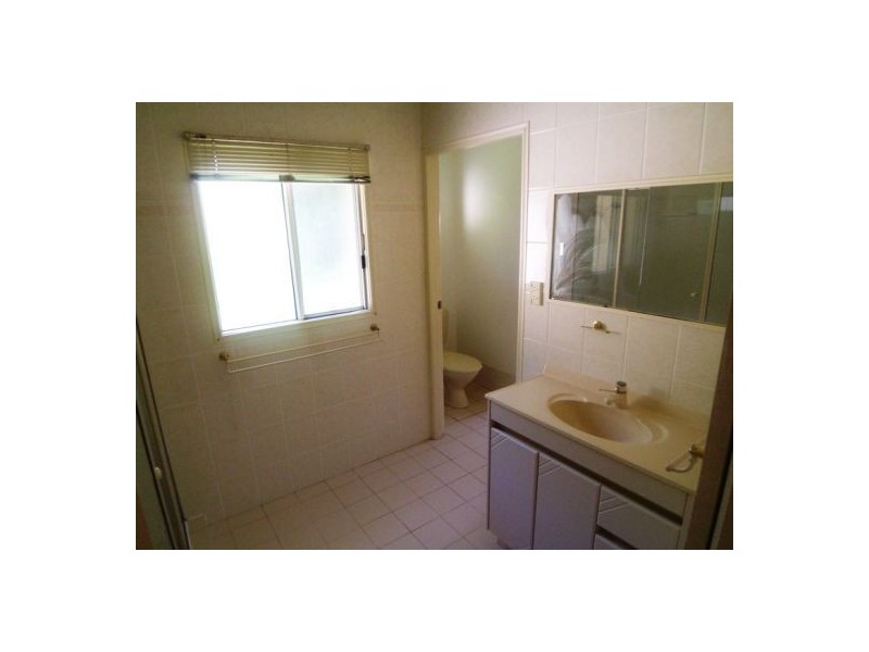 12 Saltash St, Labrador QLD 4215