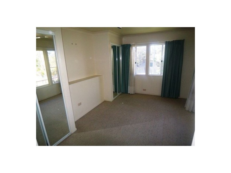 12 Saltash St, Labrador QLD 4215