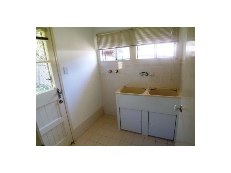 12 Saltash St, Labrador QLD 4215