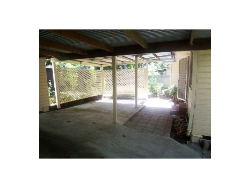 12 Saltash St, Labrador QLD 4215