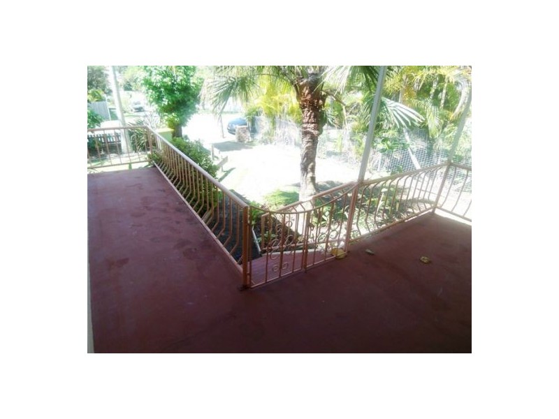 12 Saltash St, Labrador QLD 4215