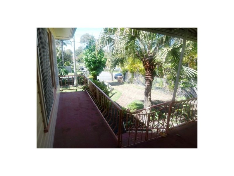 12 Saltash St, Labrador QLD 4215