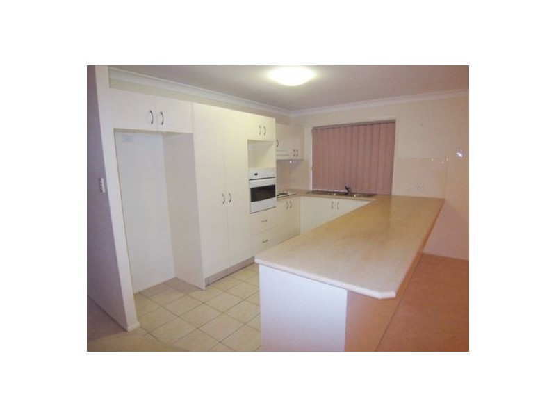 2/10 Jenaya Place, Labrador QLD 4215