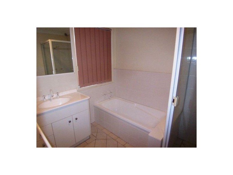 2/10 Jenaya Place, Labrador QLD 4215