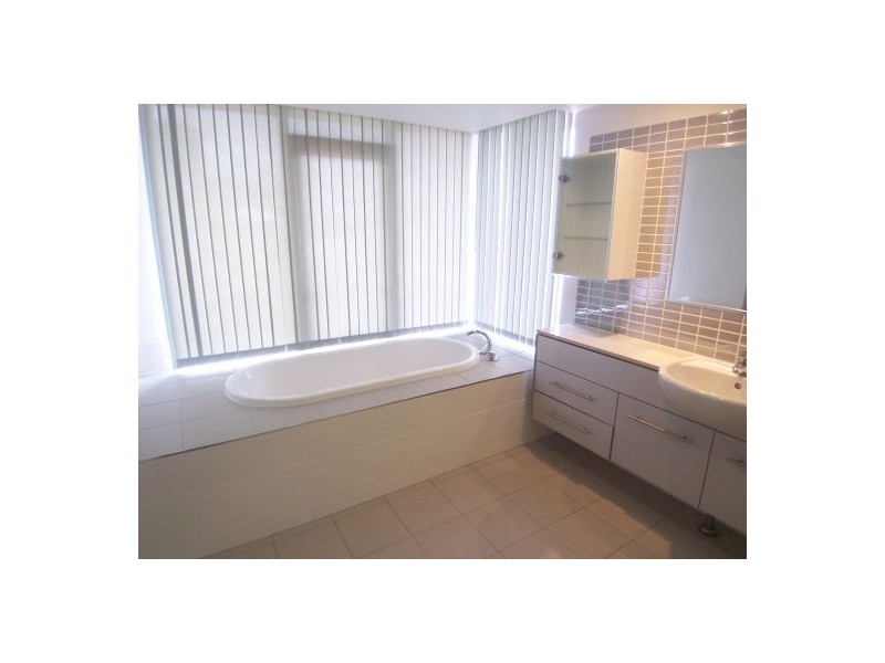 218/105 Scarborough Street, Southport QLD 4215