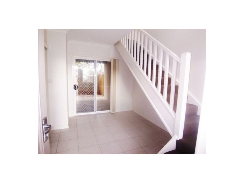 7/8  Alexandrina Drive, Varsity Lakes QLD 4227