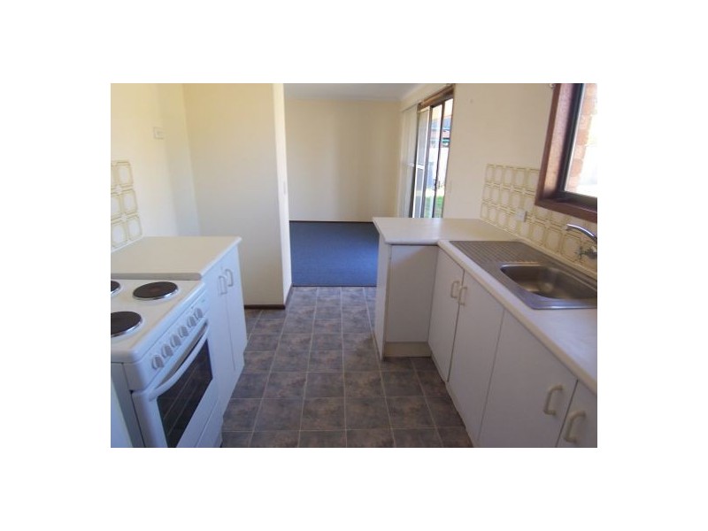 57 Woomera Cres, Southport QLD 4215