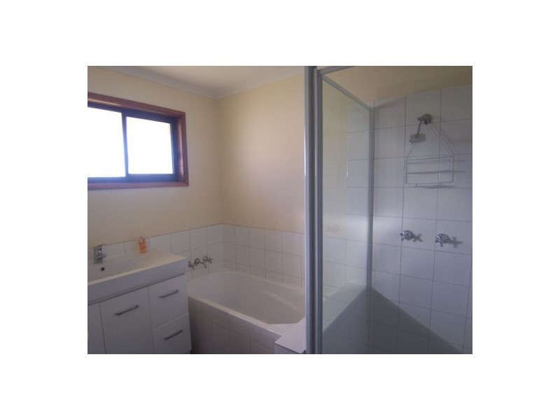 57 Woomera Cres, Southport QLD 4215