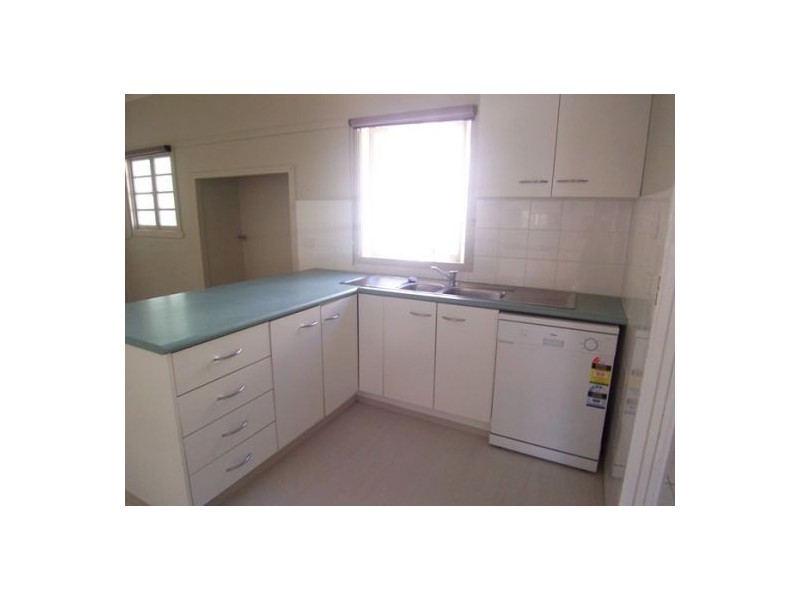 12 Fisher Ave, Southport QLD 4215