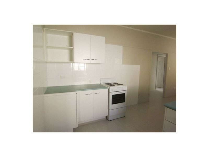 12 Fisher Ave, Southport QLD 4215