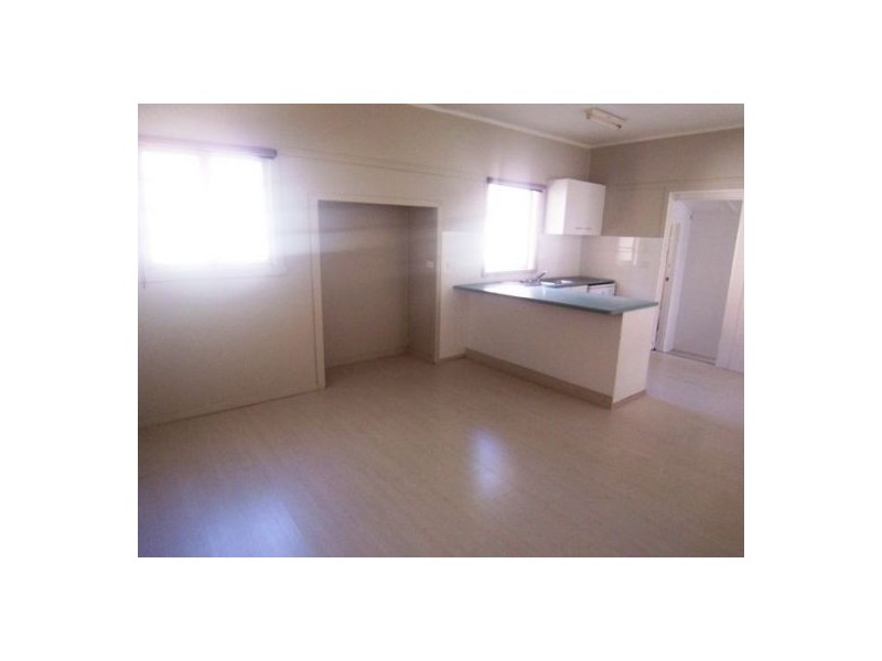 12 Fisher Ave, Southport QLD 4215