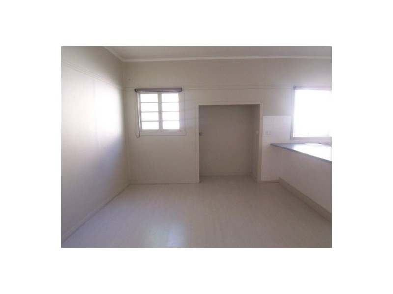 12 Fisher Ave, Southport QLD 4215