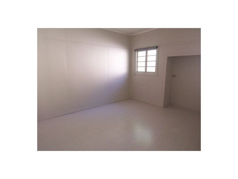 12 Fisher Ave, Southport QLD 4215